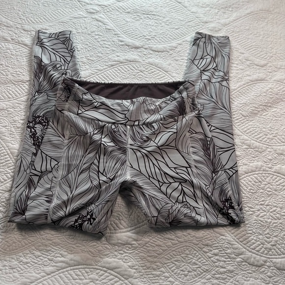 Maaji Black and Gray Patterned Jeggings - Picture 1 of 9